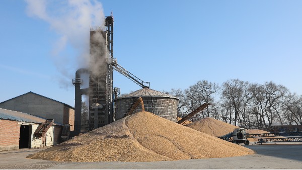 扭虧為盈，糧食烘干用上秸稈打捆直燃鍋爐就是省