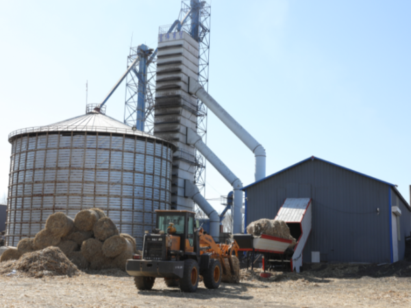 煤價(jià)上漲，糧食烘干用上生物質(zhì)秸稈大包直燃熱風(fēng)爐，一年省下30萬